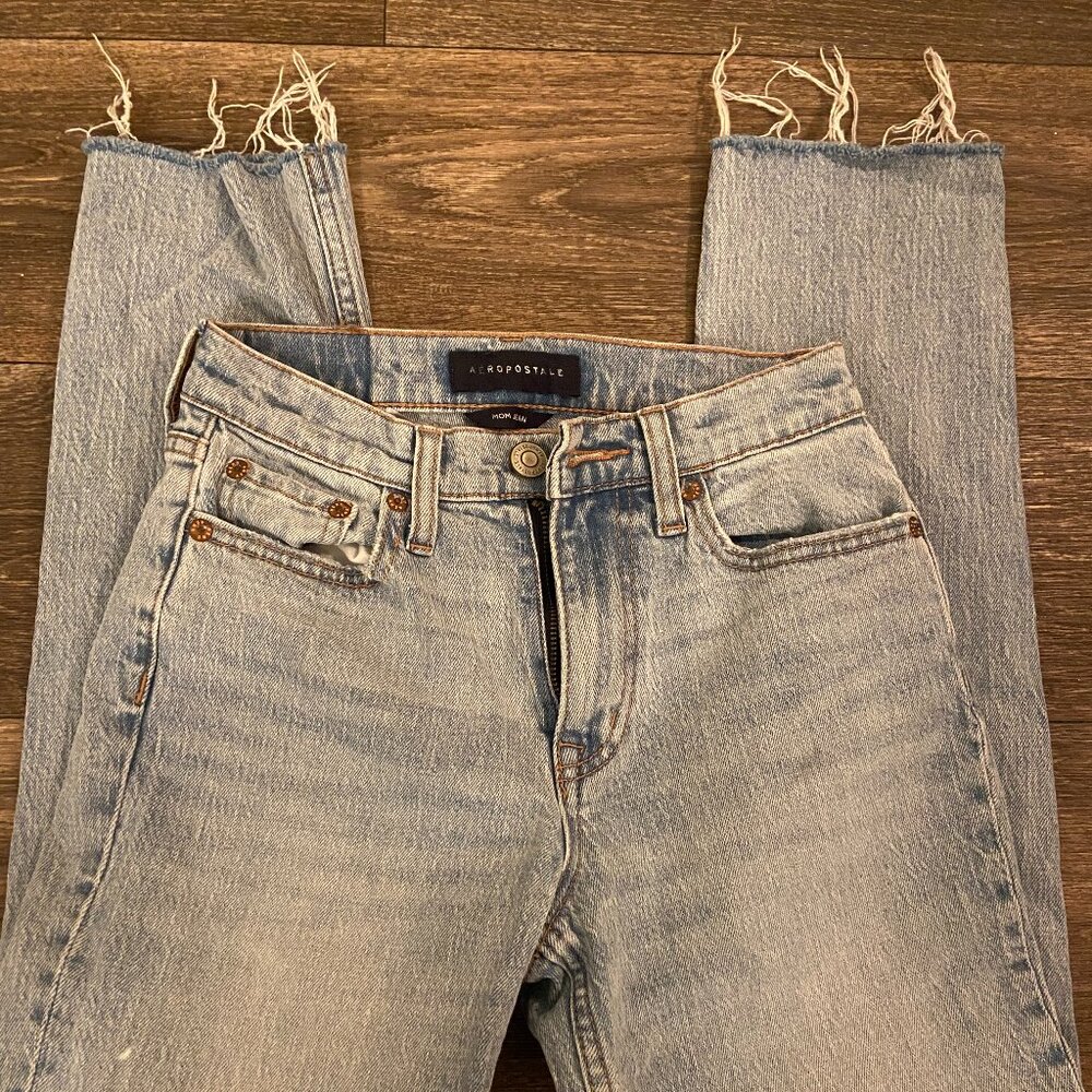 Aeropostale Light Wash High Waisted Mom Jeans